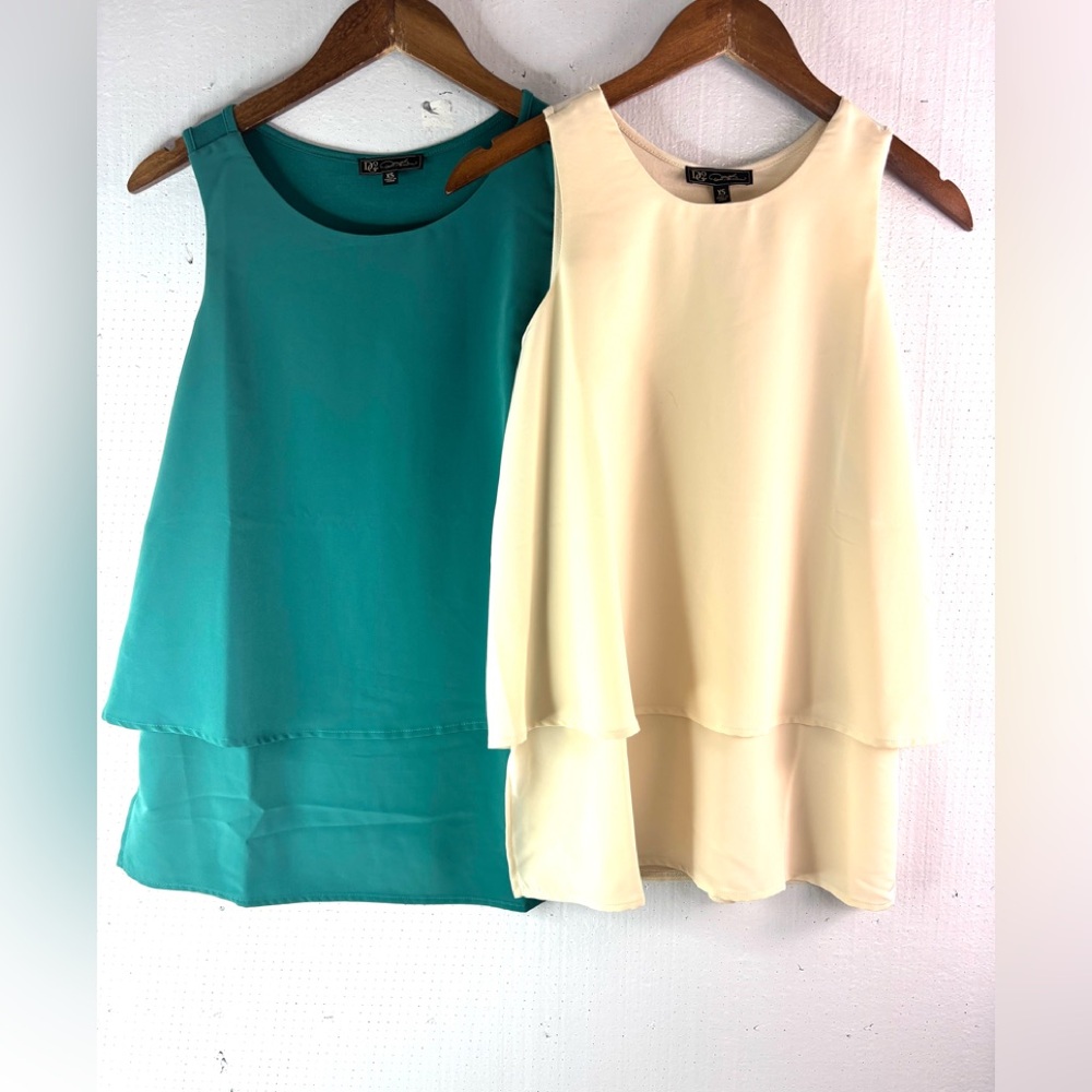 Diane Gilman XS Sheik Teal and Cream Set of 2 Sleeveless Tiered Blouses